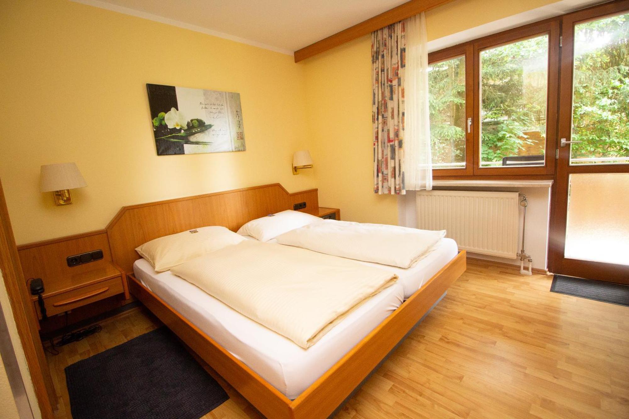 Hotel Am Wald Ottobrunn Exterior photo